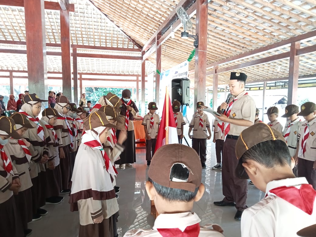 35 Anggota Pramuka SDII Al Abidin Sragen, dilantik menjadi Pramuka Siaga Mula