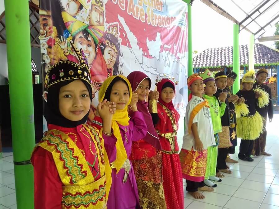 jelang HUT RI ke 72, Siswa SDII Al Abidin adakan Parade Budaya