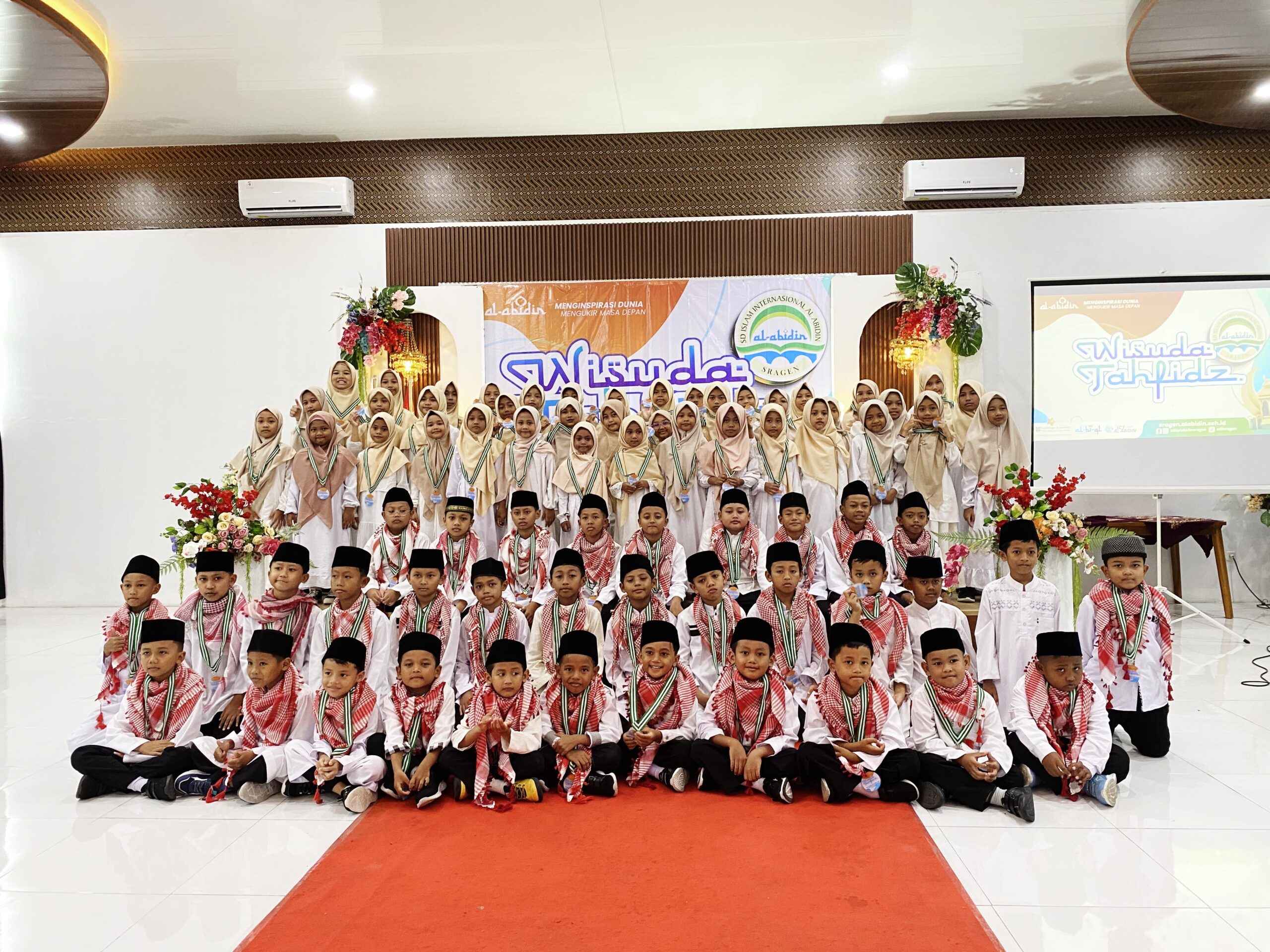 Wisuda Tahfidz 2025: Bersama Al Quran Kita Melangkah, Menuju Surga Tanpa Lelah